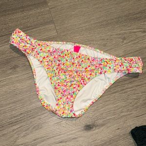 Scrunchy side swim bottoms